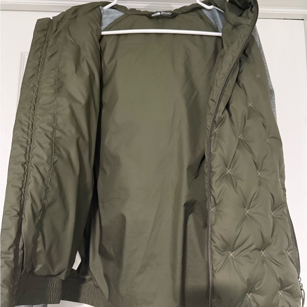 North face goose down Olive Green Quilted Jacket with Gray Sleeves - Picture 4 of 7
